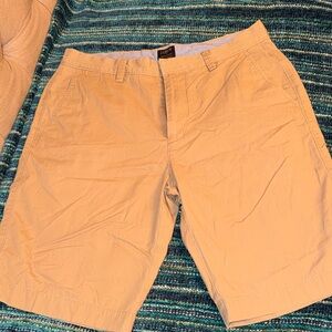 J. Crew Men’s Tan Flat-Front Cotton Shorts Size 32
